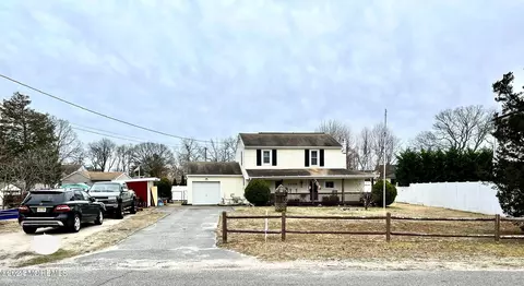 2228 Foster Rd, Point Pleasant, NJ 08742