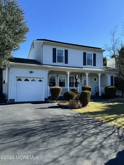 1512 Middlesex St, Toms River, NJ 08757