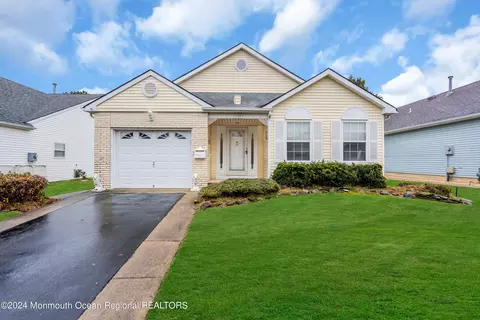 190 Canterbury Ln, Toms River, NJ 08757