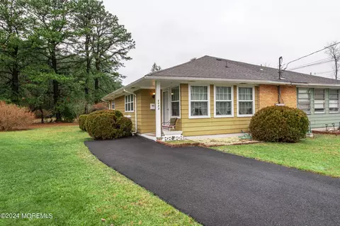 2133 Hovsons Blvd, Toms River, NJ 08753