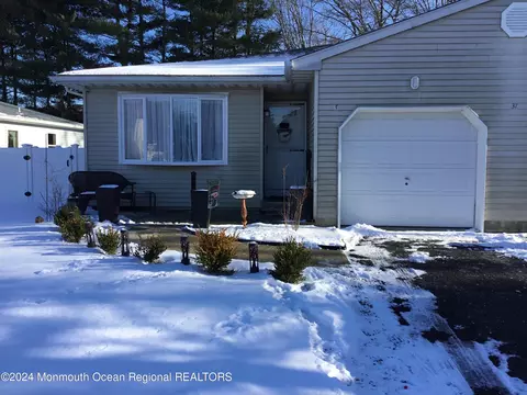 37 Denville St # A, Barnegat, NJ 08005