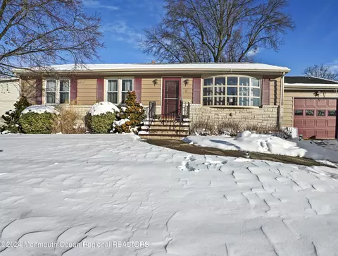 11 Goeke Dr, Trenton, NJ 08610