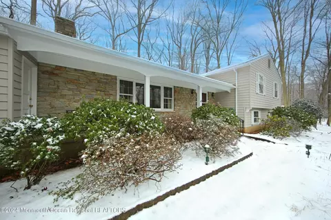 5 Stilwell Dr, Holmdel, NJ 07733