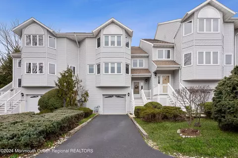 82 Orchid Ct #802, Toms River, NJ 08753
