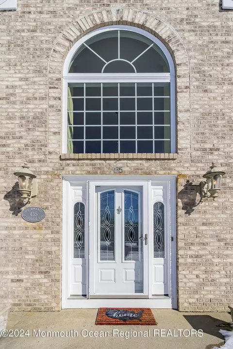 435 Meadowood Rd, Jackson, NJ 08527