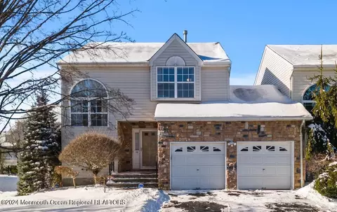 36 Kingfisher Ct, Marlboro, NJ 07746