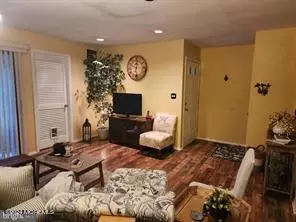 36 Bozarth Ct, Hamilton, NJ 08690