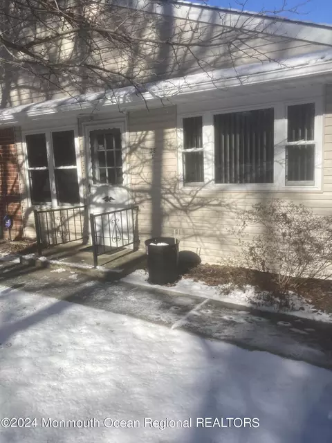 28 Snowberry Ln #D, Whiting, NJ 08759
