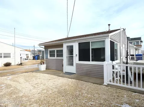 25 E Cormorant Way, Lavallette, NJ 08735