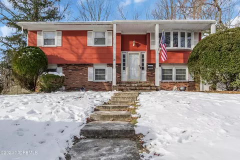 18 Iris Dr, Jackson, NJ 08527