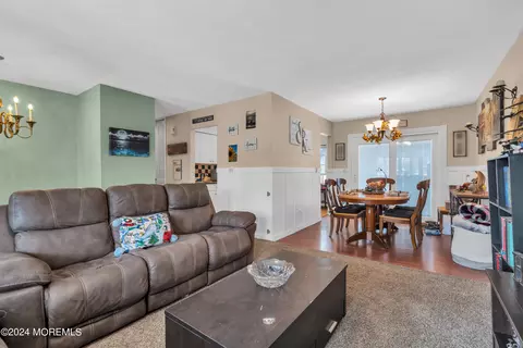 18 Iris Dr, Jackson, NJ 08527 photo 9
