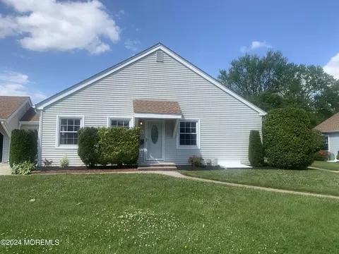 33 Plaza De Las Lobos #A, Freehold, NJ 07728