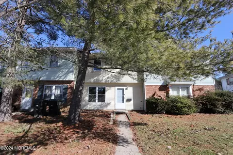 10 Maureen Ct, Sicklerville, NJ 08081