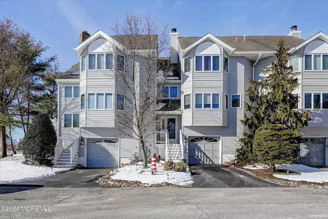 12 Rose Ct #102, Toms River, NJ 08753