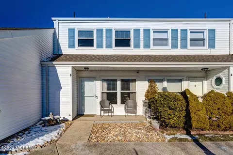 6 Mediterranean Ct, Barnegat, NJ 08005