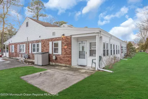 7 Walnut St #D, Toms River, NJ 08757