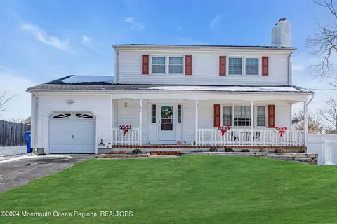 815 Vaughn Ave, Toms River, NJ 08753