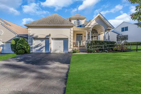 12 Morning Glory Dr, Ocean, NJ 07712