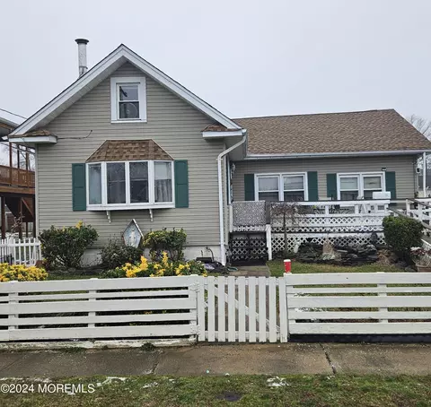 15 Atlantic Ave, Keansburg, NJ 07734