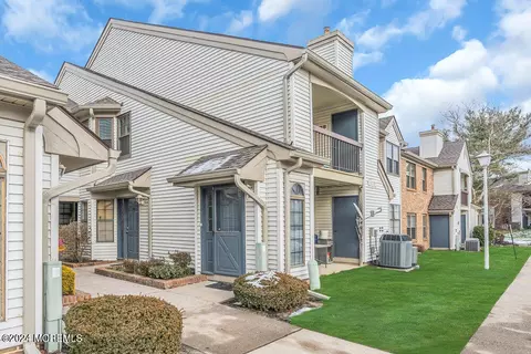 111 Sunshine Ct #111, Parlin, NJ 08859