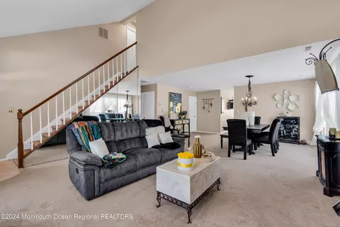 140 Rumford Way, Manalapan, NJ 07726