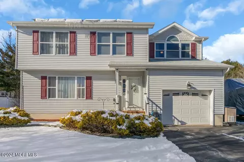 15 Fella St, Howell, NJ 07731