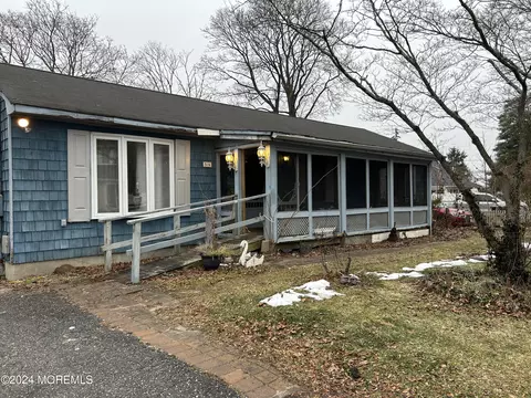 516 Cable Ave, Beachwood, NJ 08722