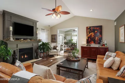 13 Wycliffe Dr, Manchester, NJ 08759