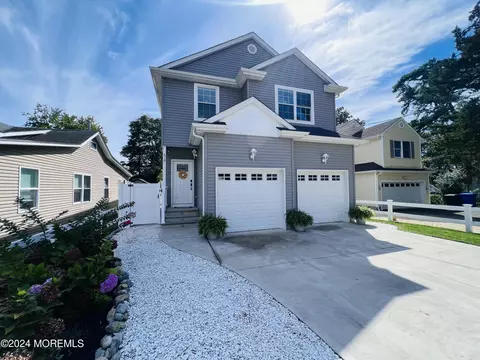 610 Parkside Ave, Toms River, NJ 08753