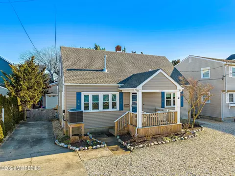 1112 N Central Ave, Surf City, NJ 08008