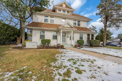 34 Memorial Pkwy, Atlantic Highlands, NJ 07716