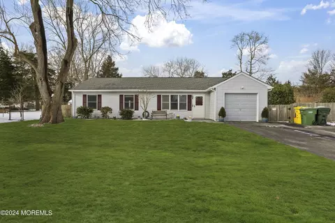 1518 Malibu Dr, Lakewood, NJ 08701