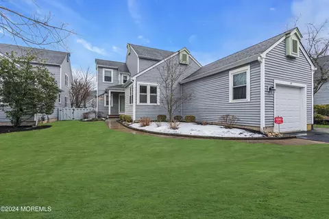 31 Turnberry Cir #103, Toms River, NJ 08753