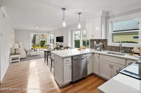 15 Newbury Row, Manchester, NJ 08759