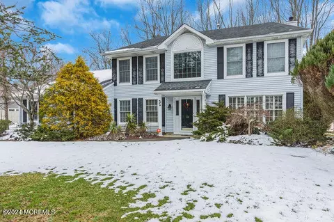 22 Winding Woods Way, Manalapan, NJ 07726