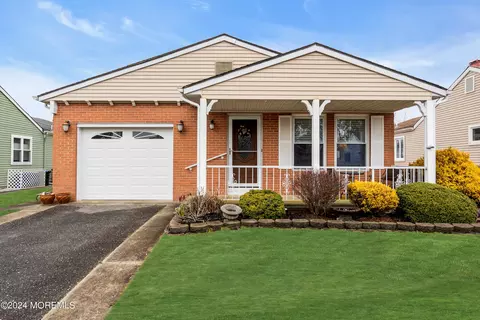 32 Prince Charles Dr, Toms River, NJ 08757