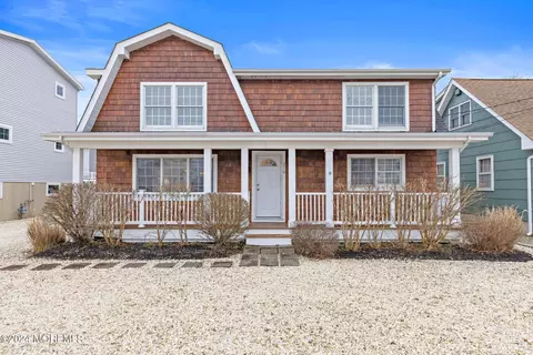 210 W 5th St, Ship Bottom, NJ 08008