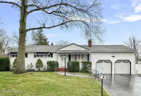 20 Lynn Dr, Tinton Falls, NJ 07753