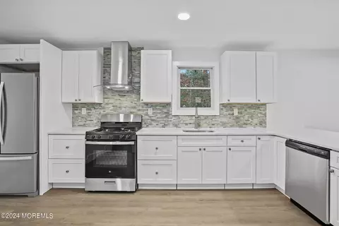 810 Railroad Dr, Little Egg Harbor, NJ 08087