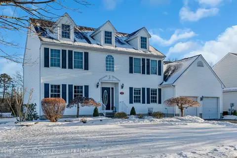 63 W Shenendoah Rd, Howell, NJ 07731