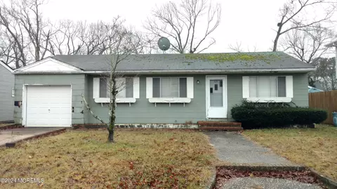 609 Twin River Dr, Forked River, NJ 08731