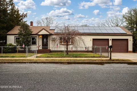613 Oak St, Lakehurst, NJ 08733