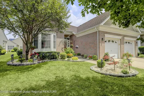 16 Muirfield Rd, Jackson, NJ 08527