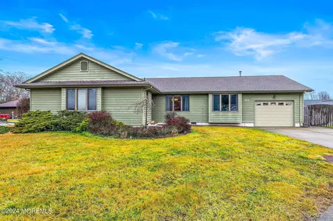 804 Michelle Ct, Lanoka Harbor, NJ 08734