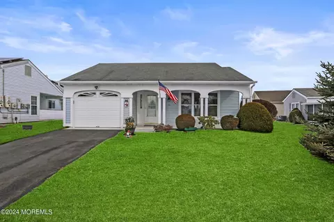 10 Oakham Row, Manchester, NJ 08759