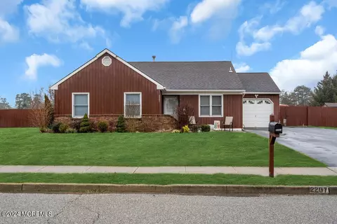 2207 Oak Knoll Dr, Toms River, NJ 08757