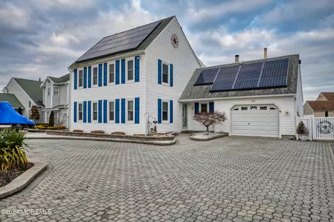 25 Aspen Ln, Manahawkin, NJ 08050