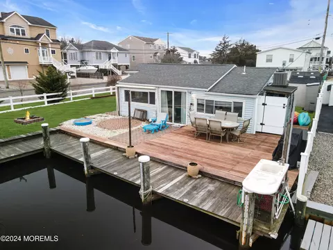 1211 Maui Dr, Forked River, NJ 08731