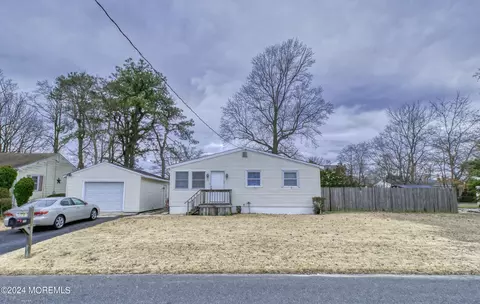 324 Georgia Dr, Brick, NJ 08723