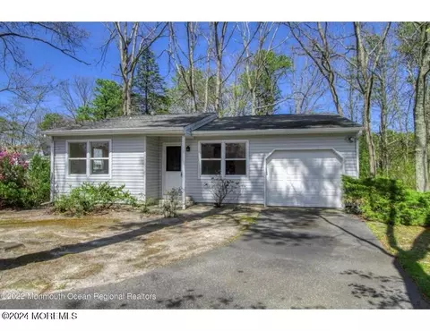 15 Swift Cir, Manchester, NJ 08759